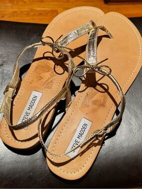 Steve Madden Gold Bow Thong Sandals